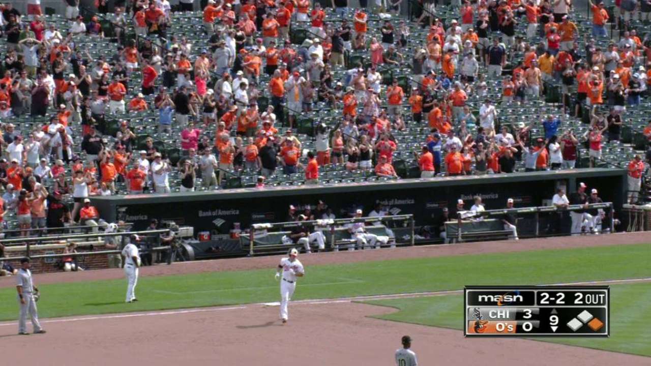 Davis' two-run homer