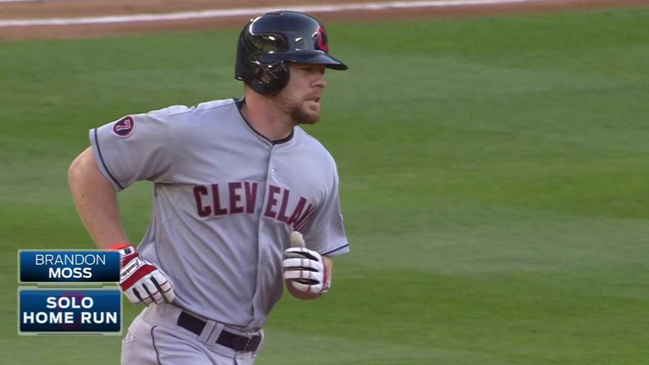 Kluber poncha a 13 en triunfo de Indios en Seattle
