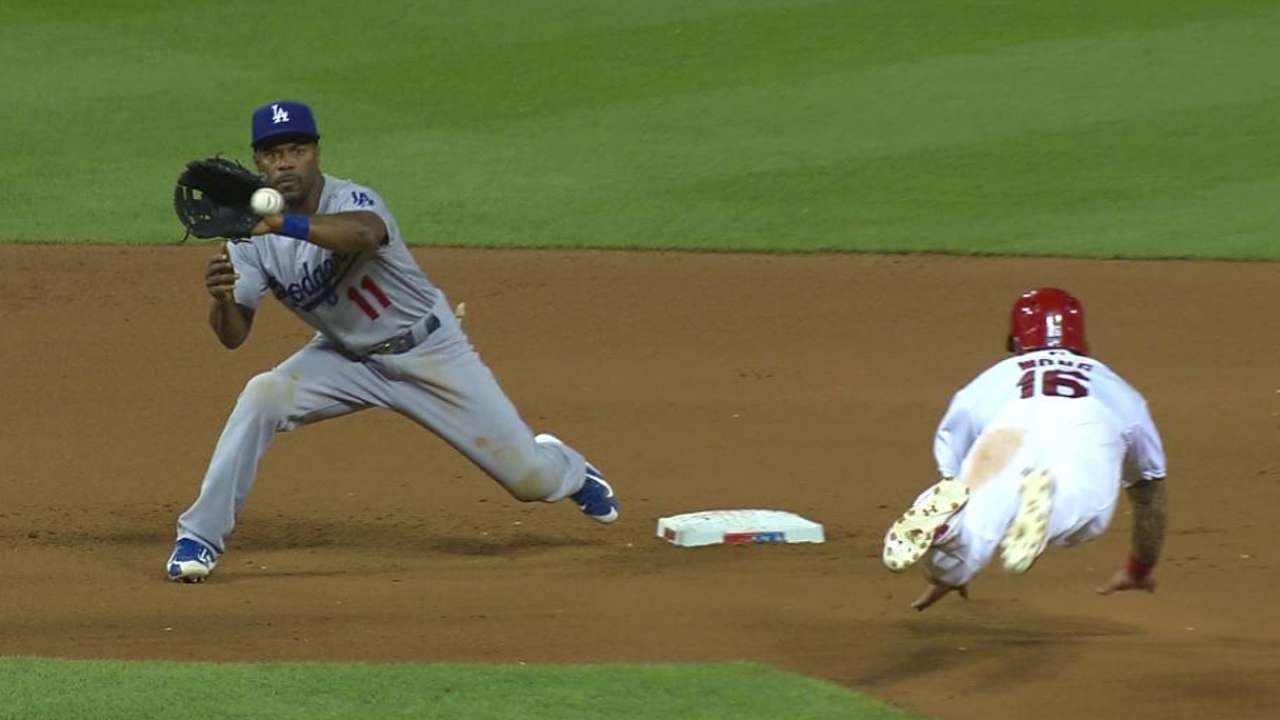 Wong steals second, call stands