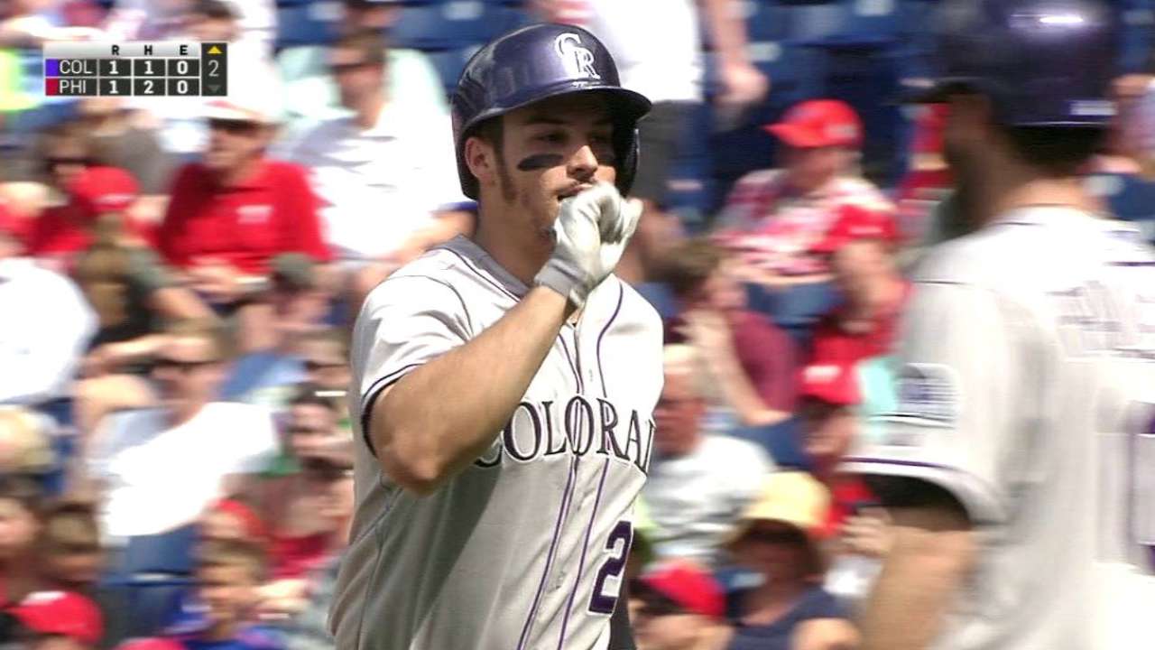 Jonrones ayudan a Butler, Rockies a vencer a Filis