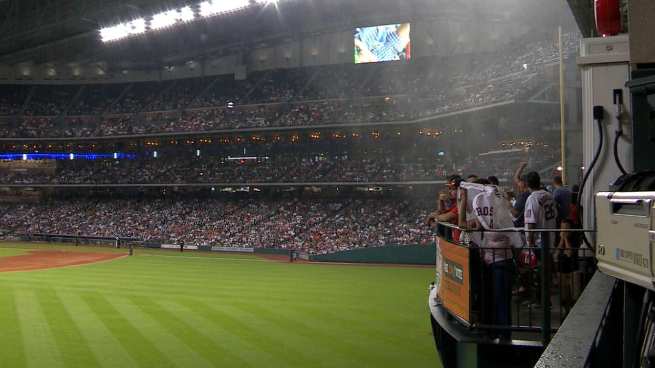 Astros keep park open for fans during storm