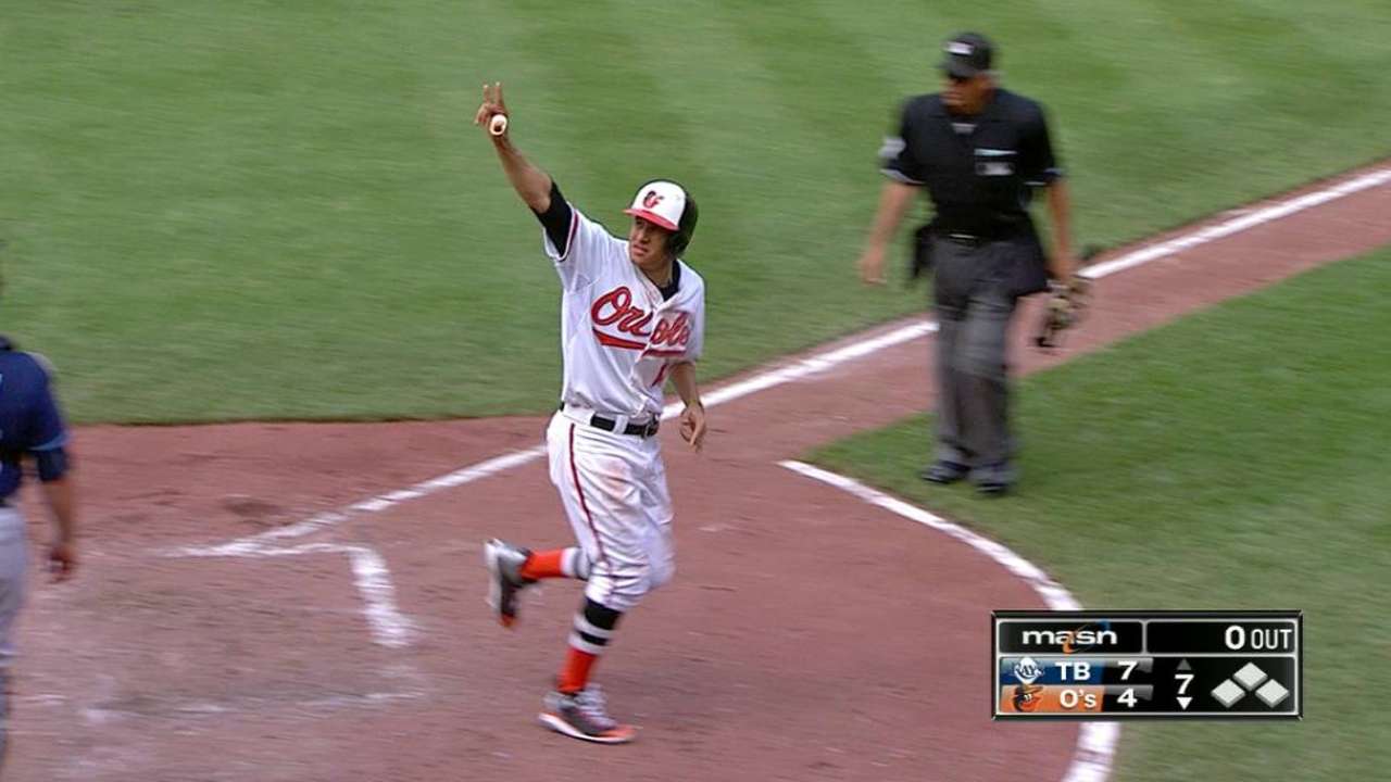 Machado's two-run homer