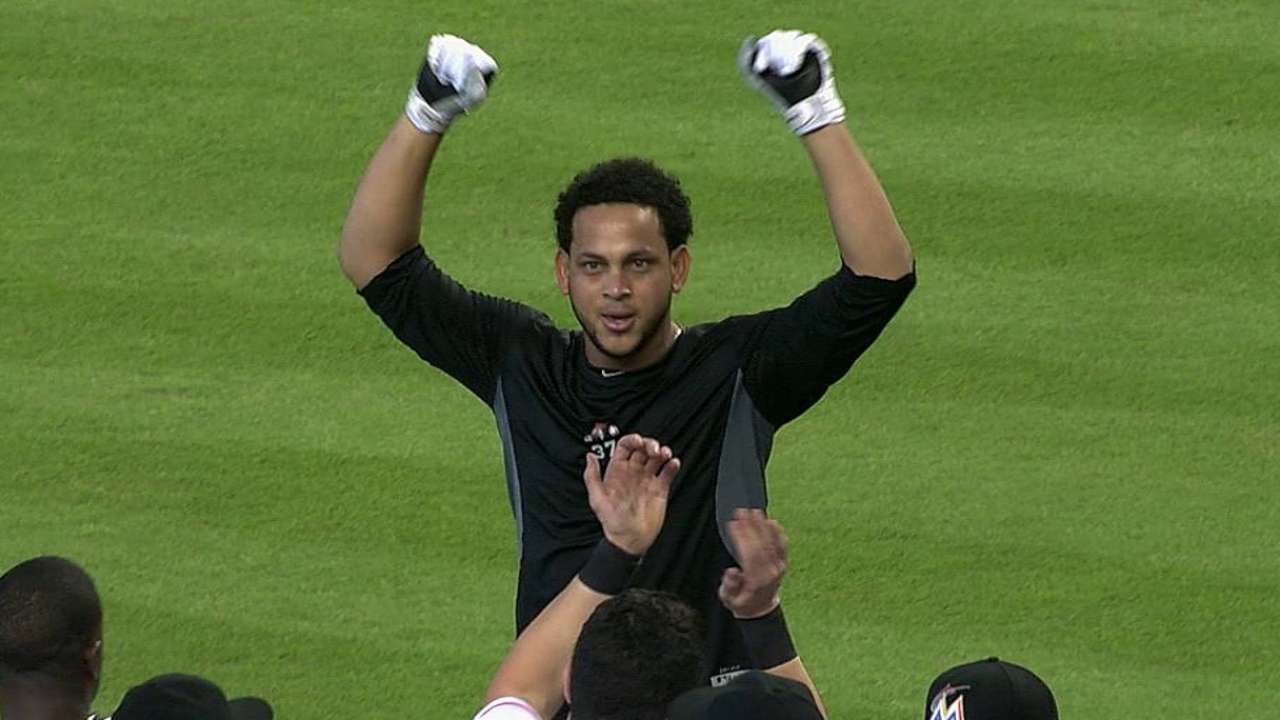 Alvarez nets no-hitter with wild, walk-off victory