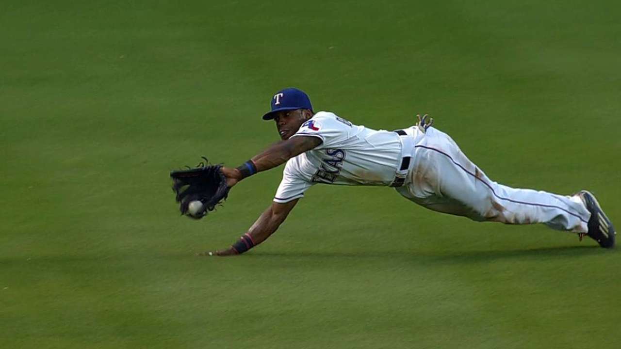 DeShields' diving catch