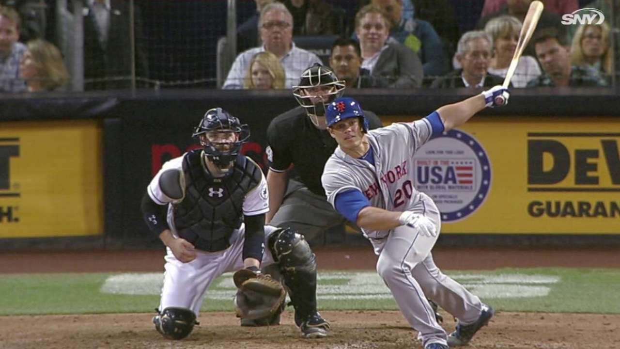 Mets keep Plawecki, option Recker, Muno