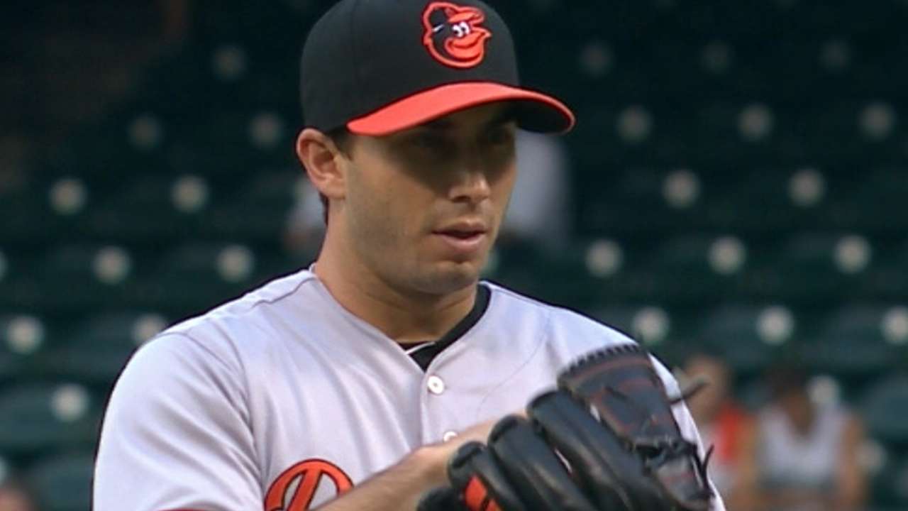 With offense scuffling, Gonzalez takes loss