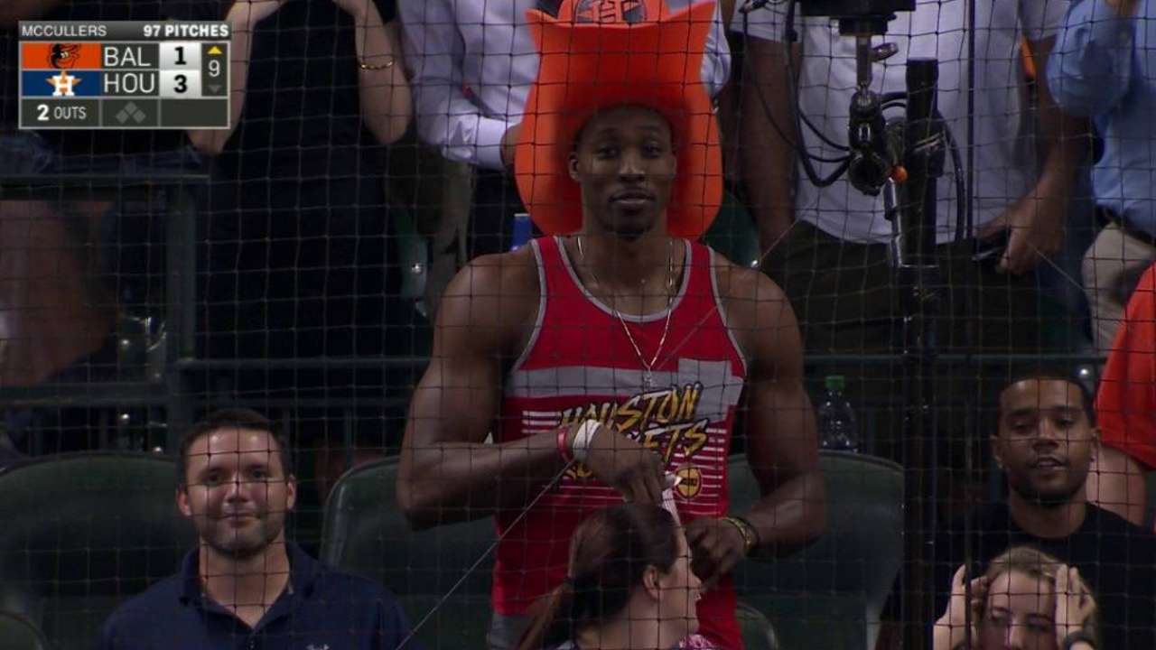 NBA star Howard wears funny hat