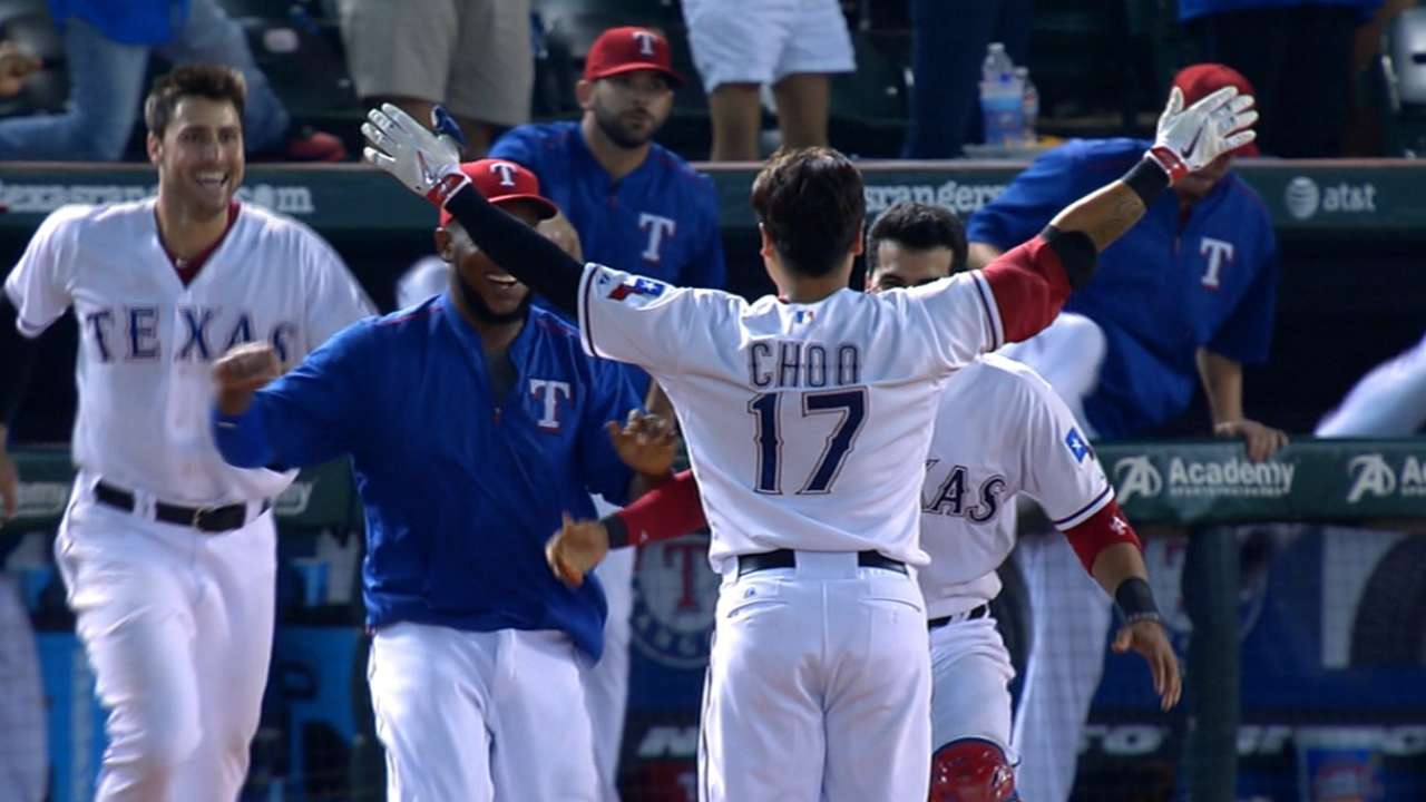 Rangers walk off with win over White Sox