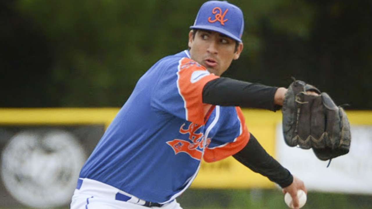 Draft prospect Perez follows Venditte's path