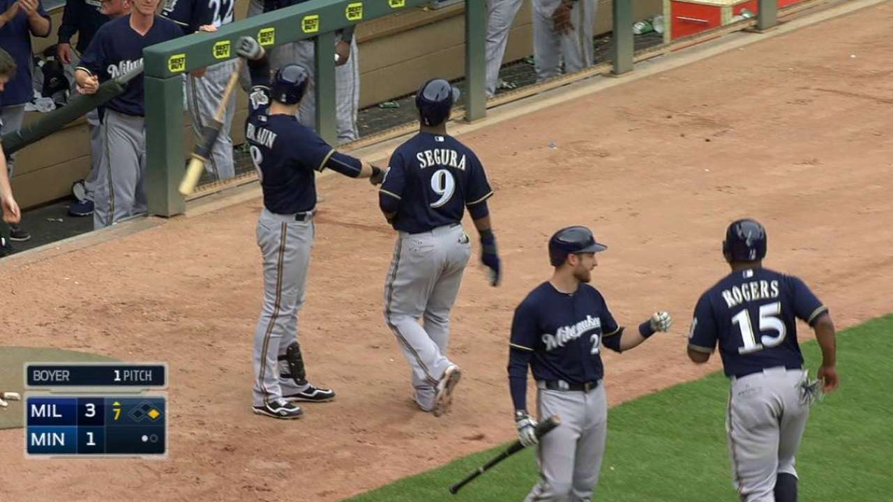 Gómez empuja tres carreras en victoria de Milwaukee