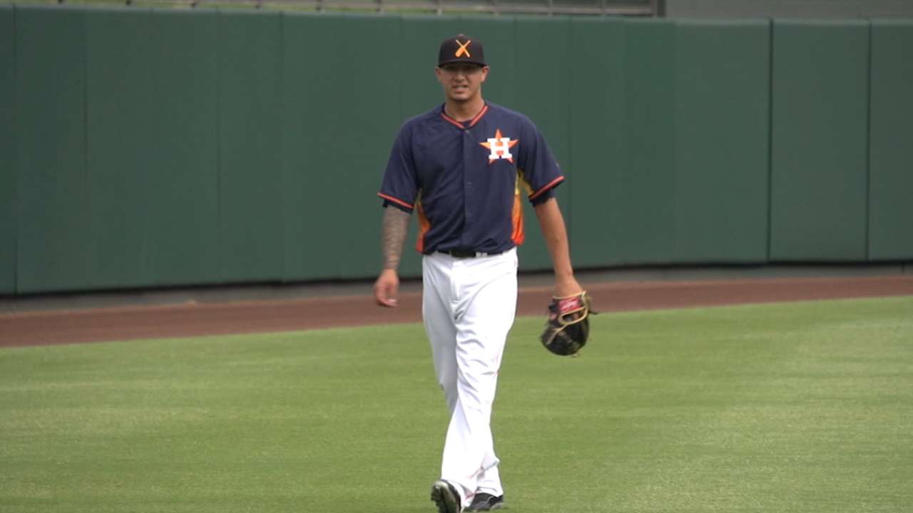 Astros promote righty Velasquez to big leagues