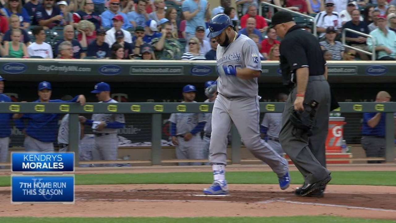 Royals top Twins, move into tie for first