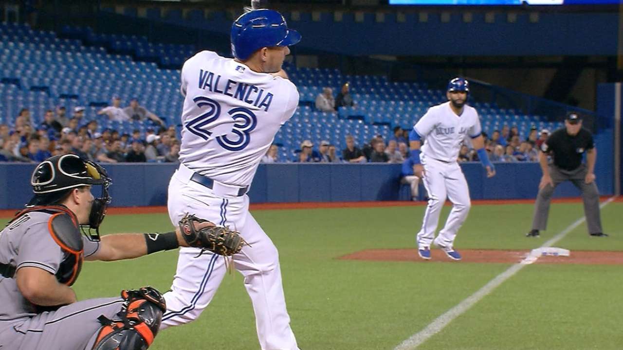 Bates de Azulejos explotan y apalean a Marlins