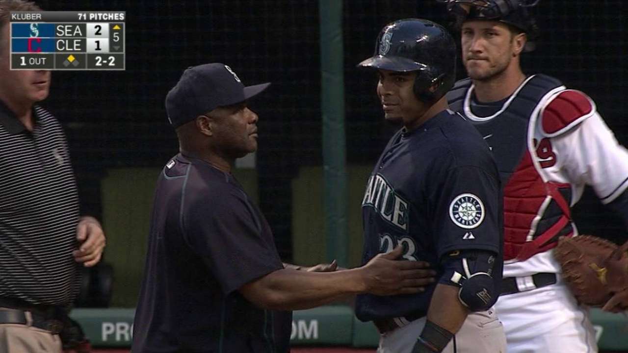 Cruz exits game during at-bat