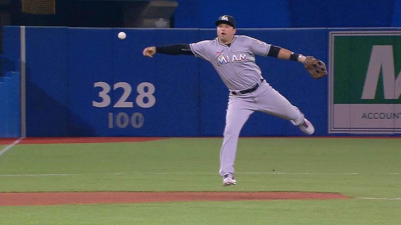 Blue Jays play it safe with Edwin's shoulder
