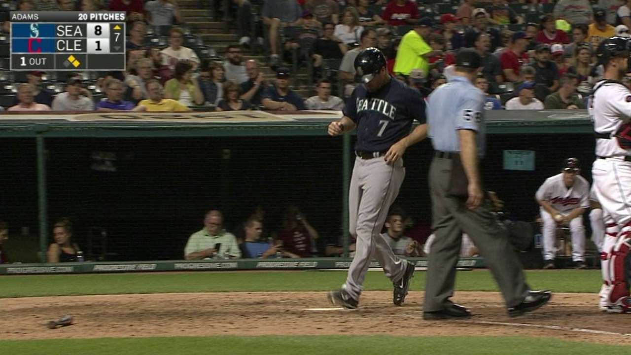 Trumbo gets breather due to back spasms