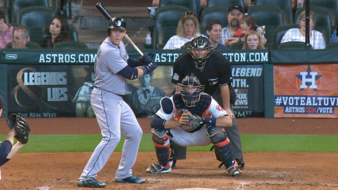 After homer drought, LoMo breaks out