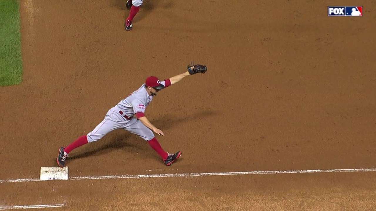 Votto's slick toss
