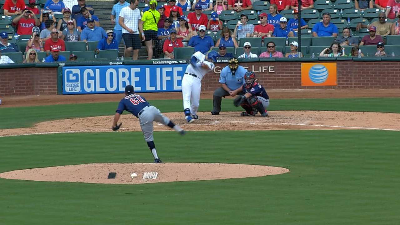 Moreland, Gallo, sacan la bola y dan triunfo a Texas
