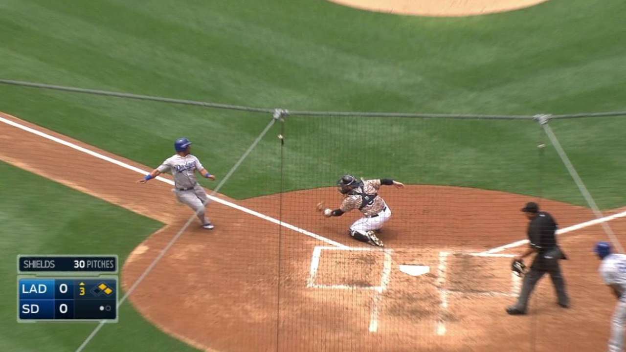 Kemp's great throw nabs Callaspo