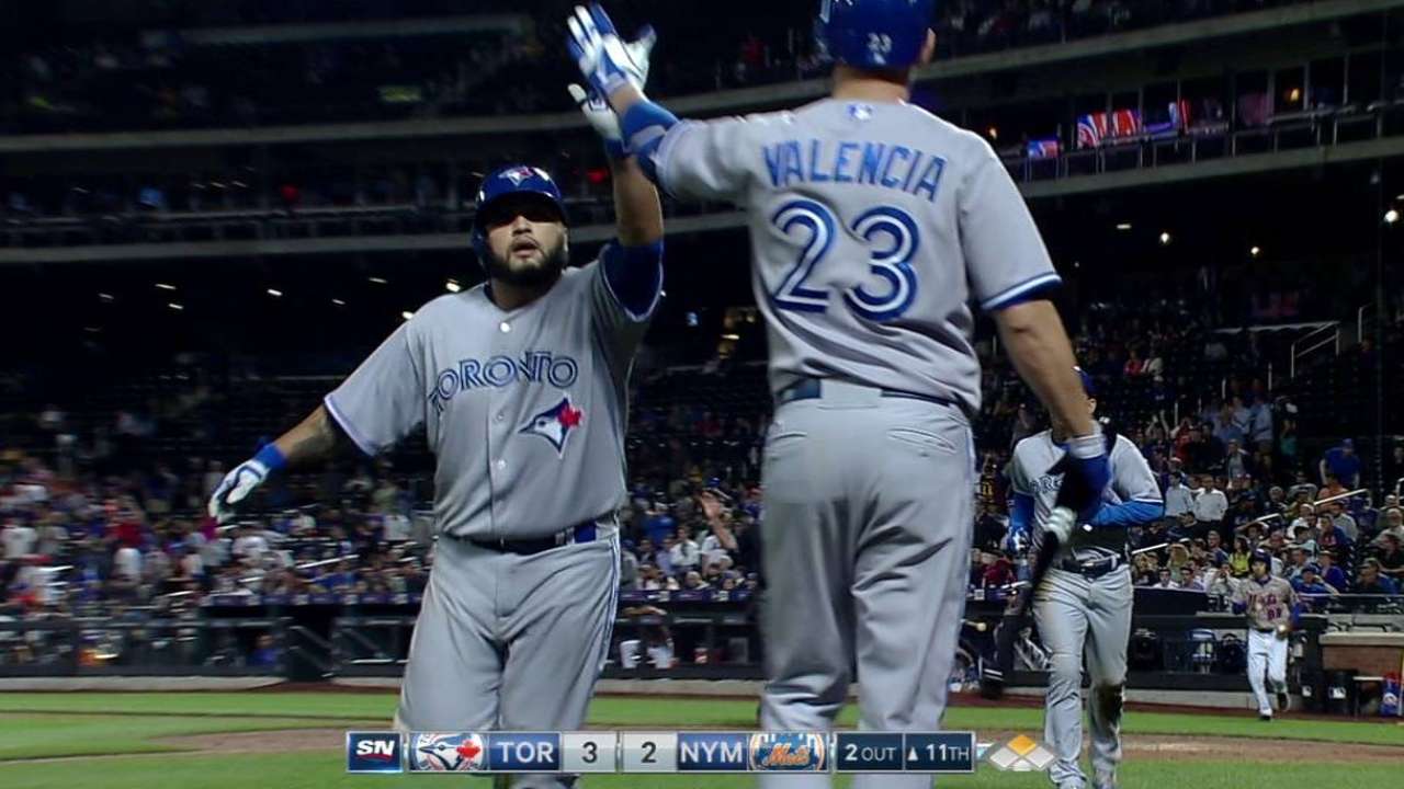 Navarro's 11th-inning sac fly