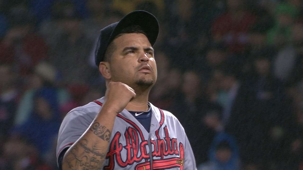 Williams Pérez dio la cara y lanzó con aplomo por los Bravos en Boston