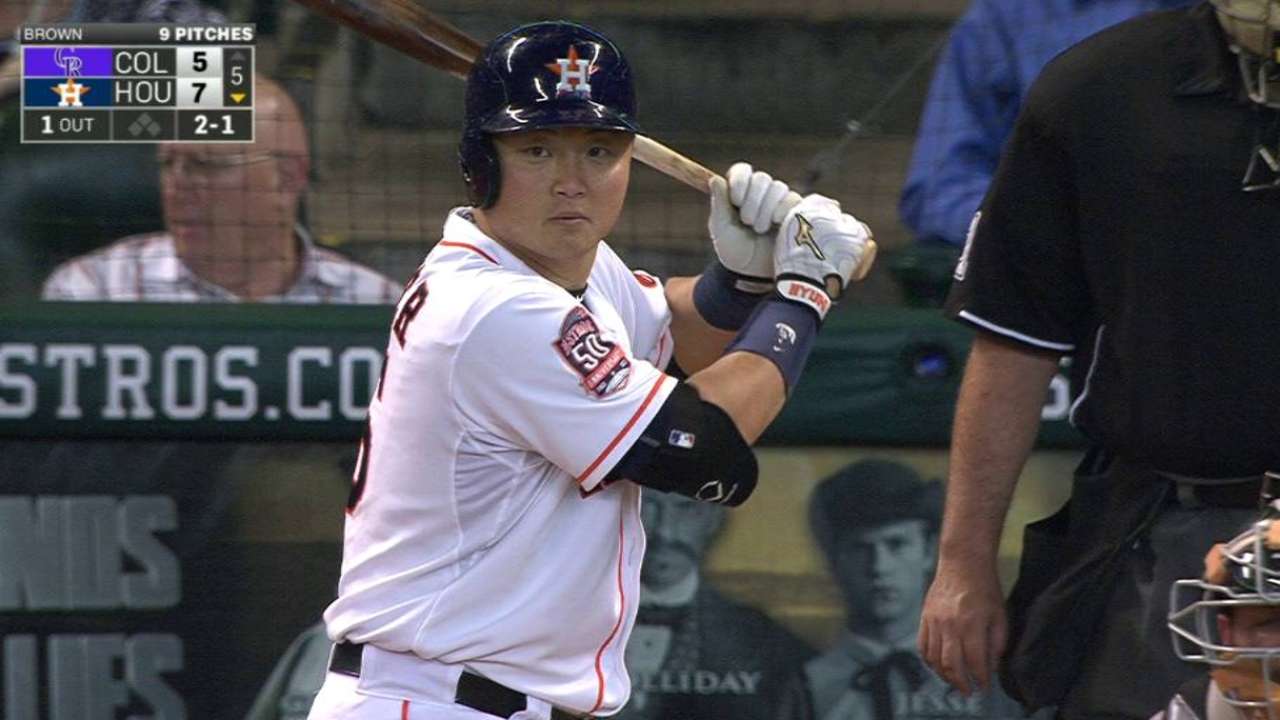 Shoulder forces Rox reliever Brown to DL