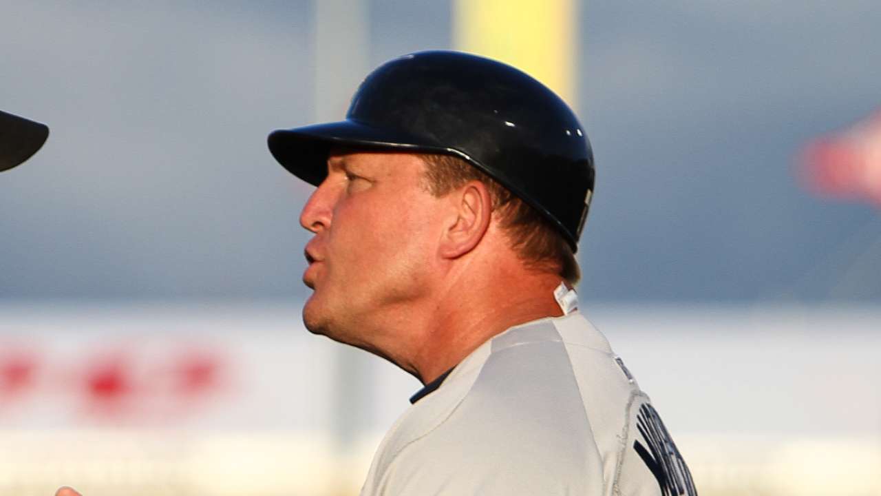 Padres hire Murphy