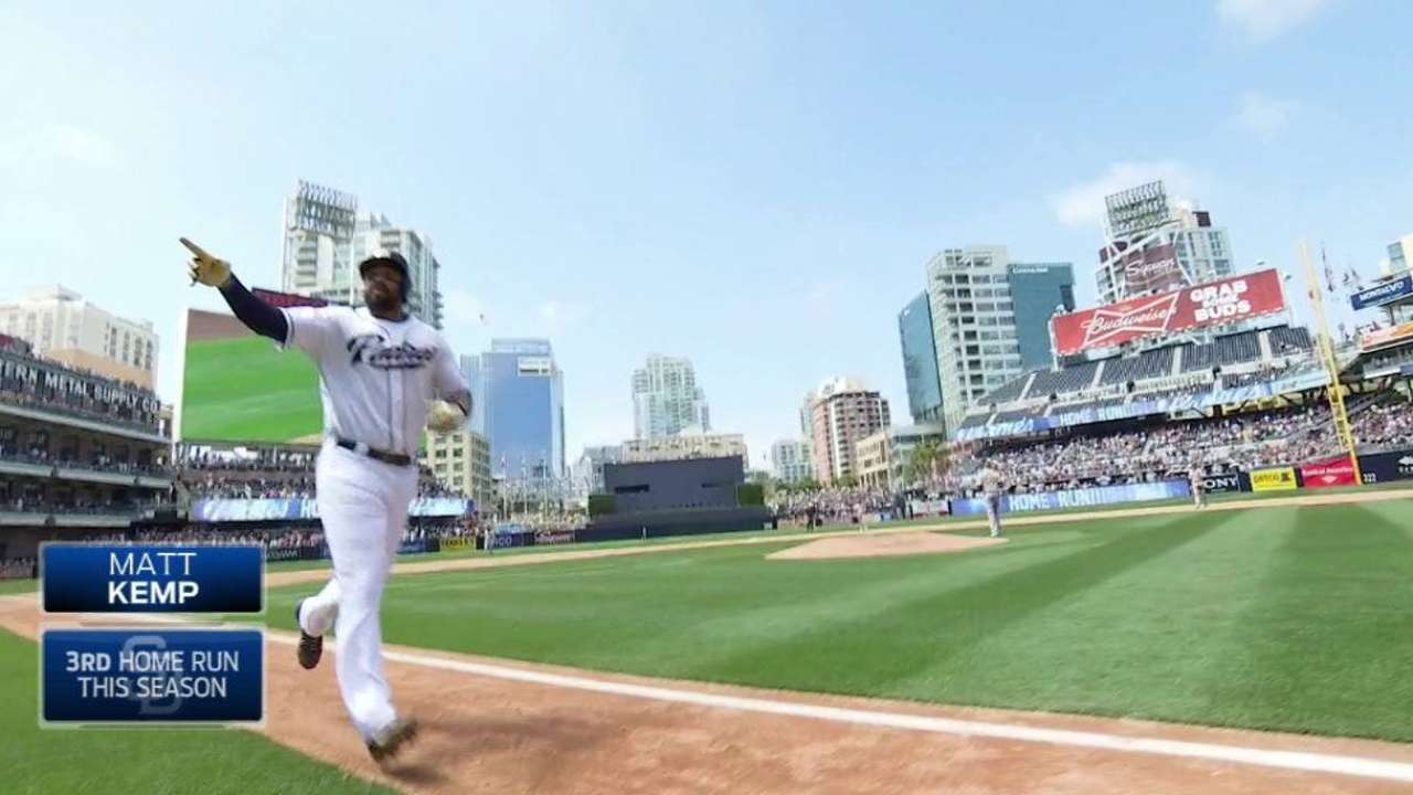 Padres caen ante Oakland en debut de Murphy como piloto interino