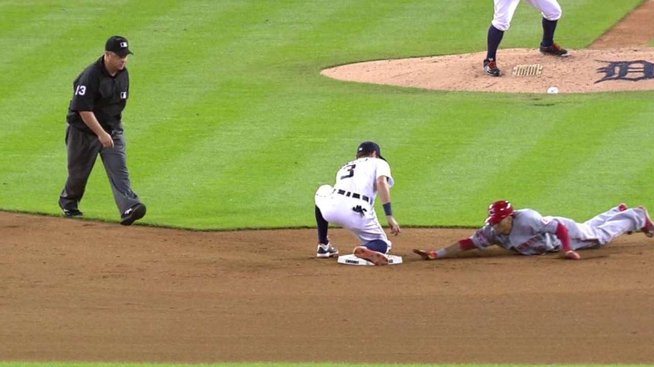 Hamilton picked off in 9th