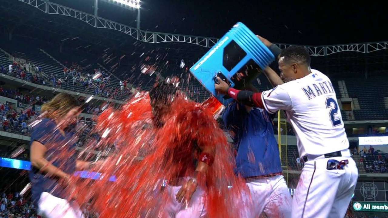 Chirinos picks up his pitcher with walk-off HR
