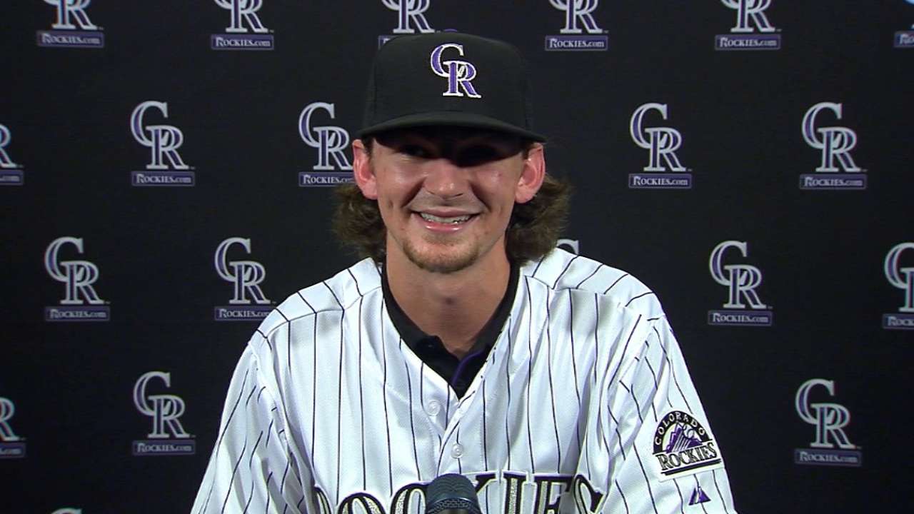 Rodgers signs with the Rockies