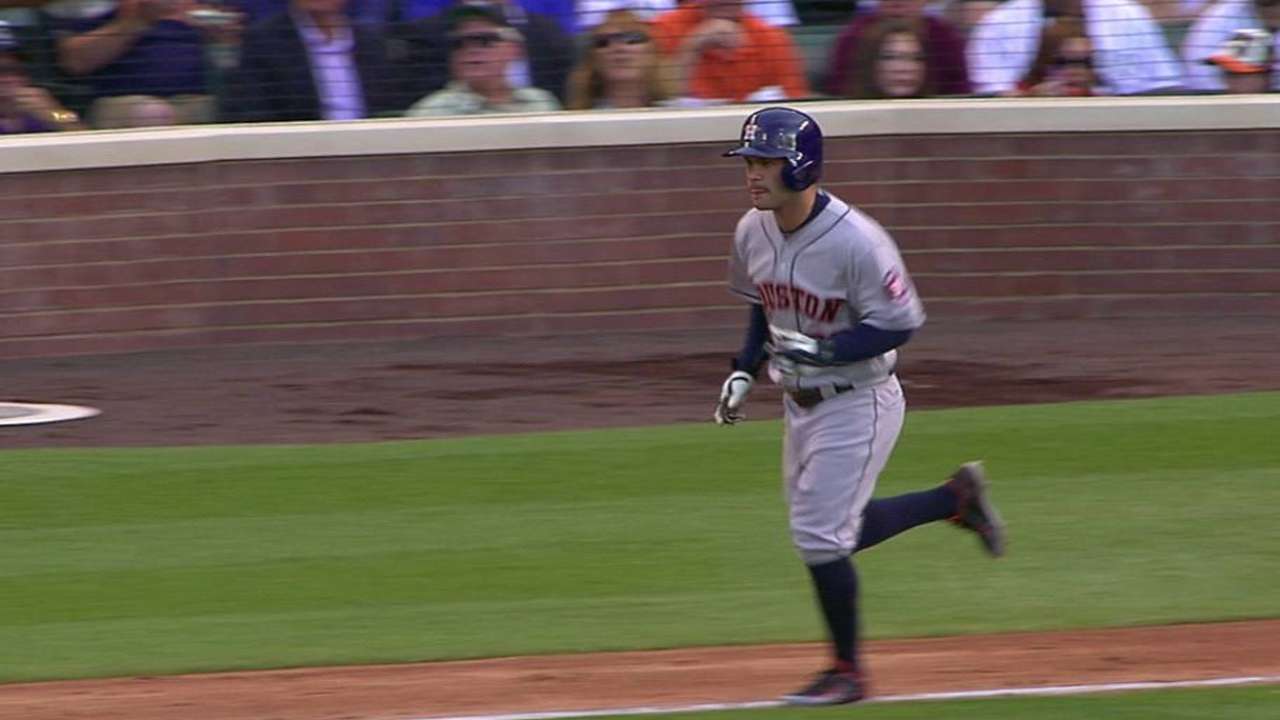 Astros tratan con cautela la dolencia de Altuve