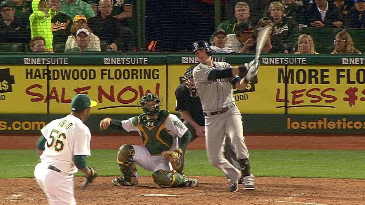 Padres sufren paliza a manos de los Atléticos