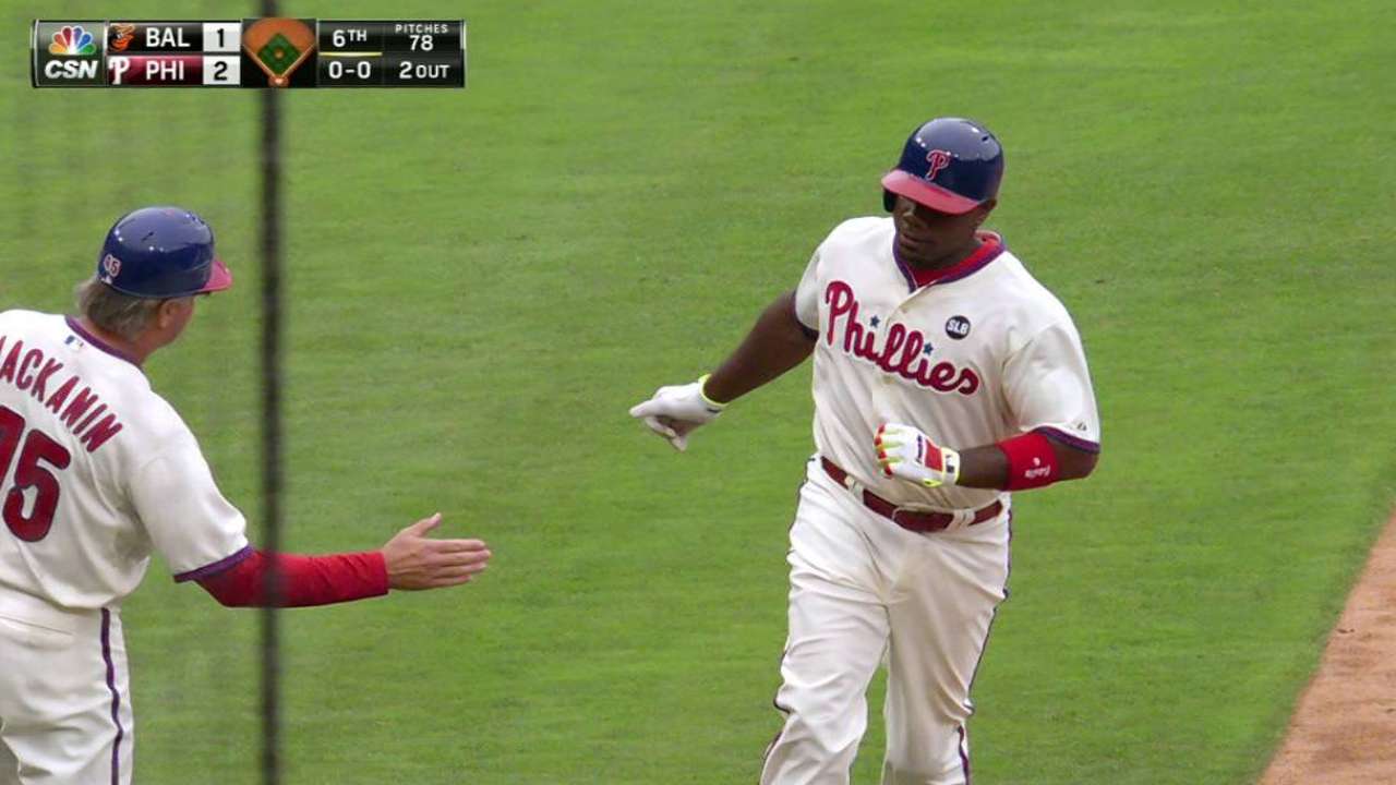 Jonrón de Howard le dio el triunfo a Filis sobre Orioles