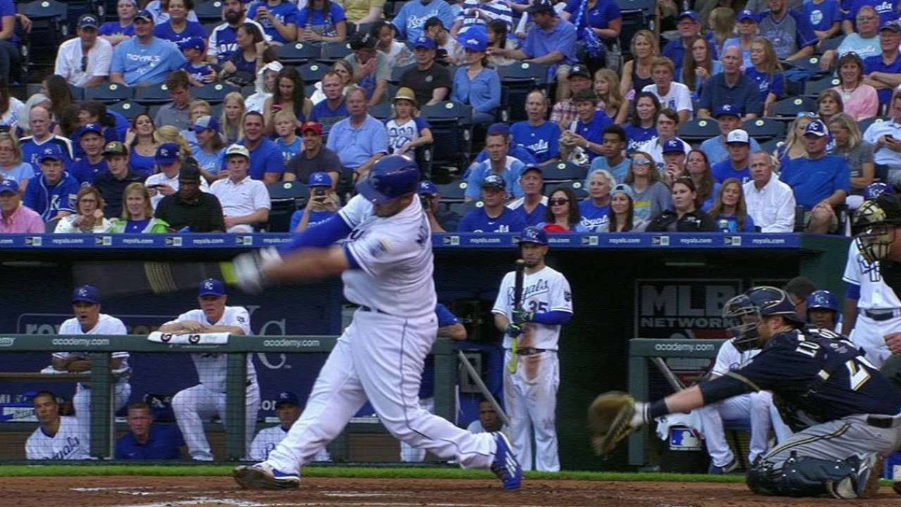 Royals stay hot with 4th straight over Brewers