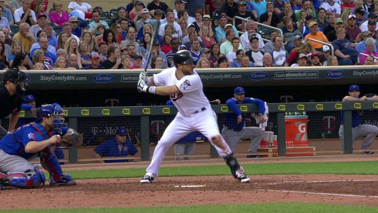 Hughes, Twins mantuvieron a raya bates de Cubs