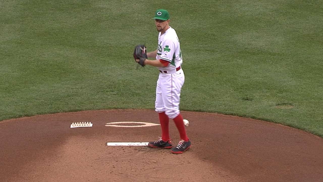 Leake sets tone in Reds' shutout of Marlins