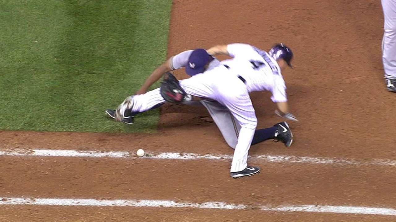 Hundley runs out of baseline