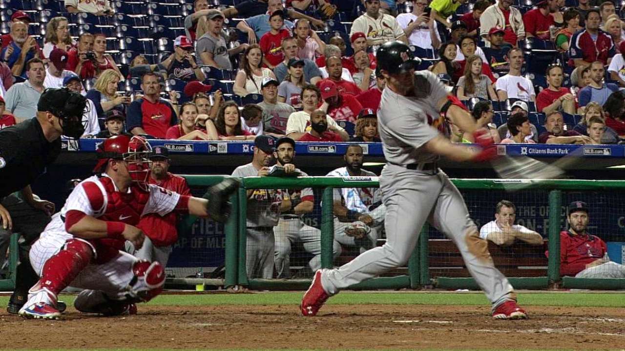 Con 2 HR de Grichuk Cardenales le pegan a Filis