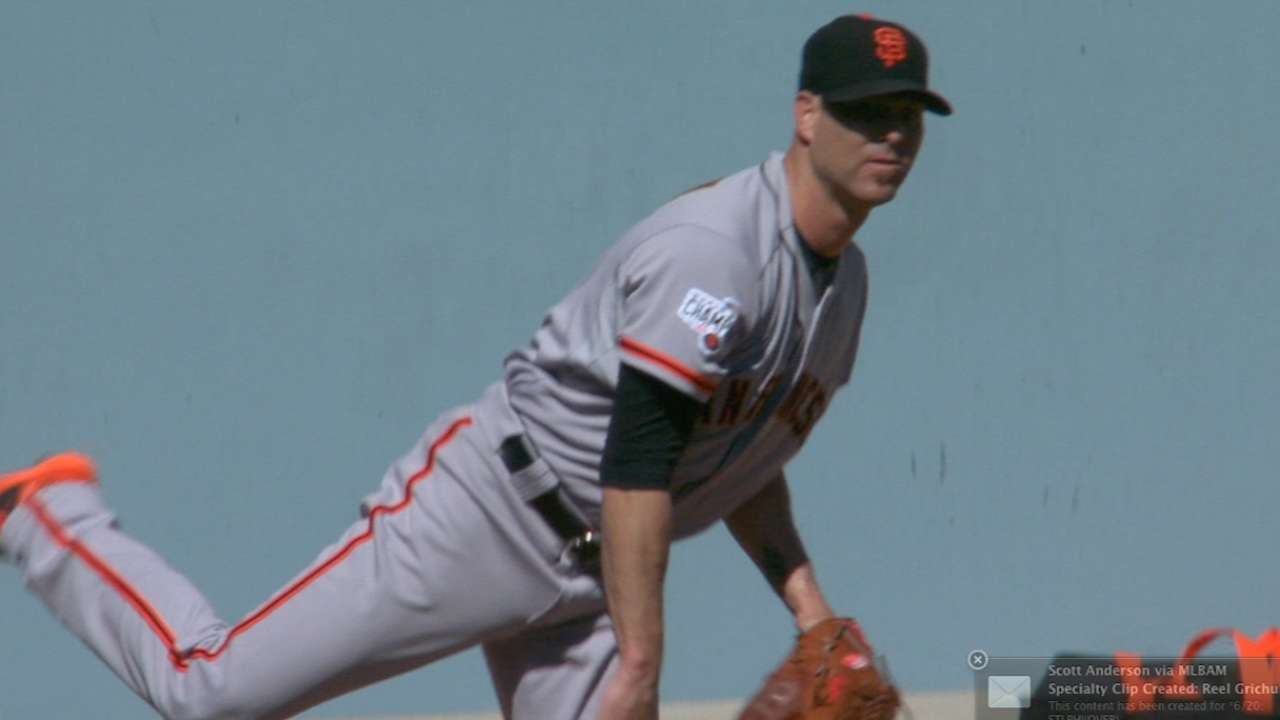 Hudson, HRs put Giants half-game behind LA