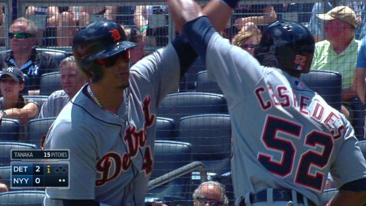V-Mart's two-run homer