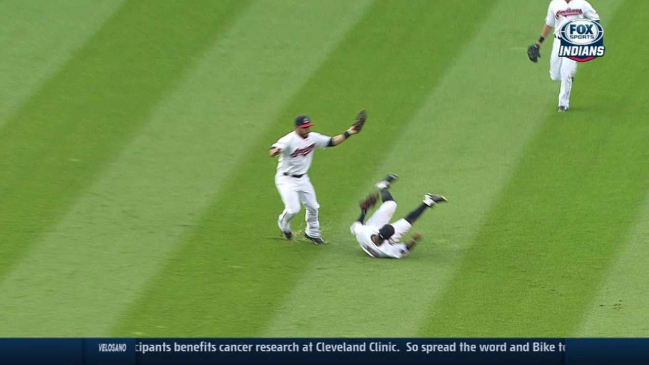 Aviles embracing mentor role to Urshela, Lindor