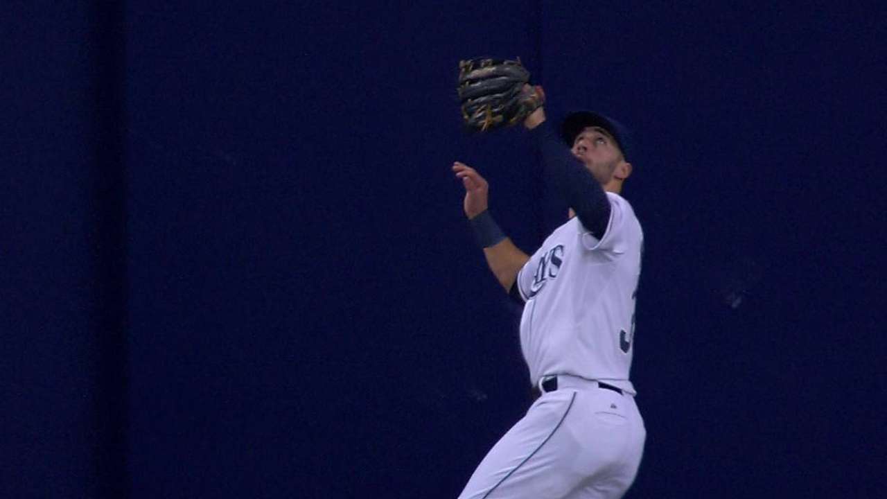 Kiermaier's running catch