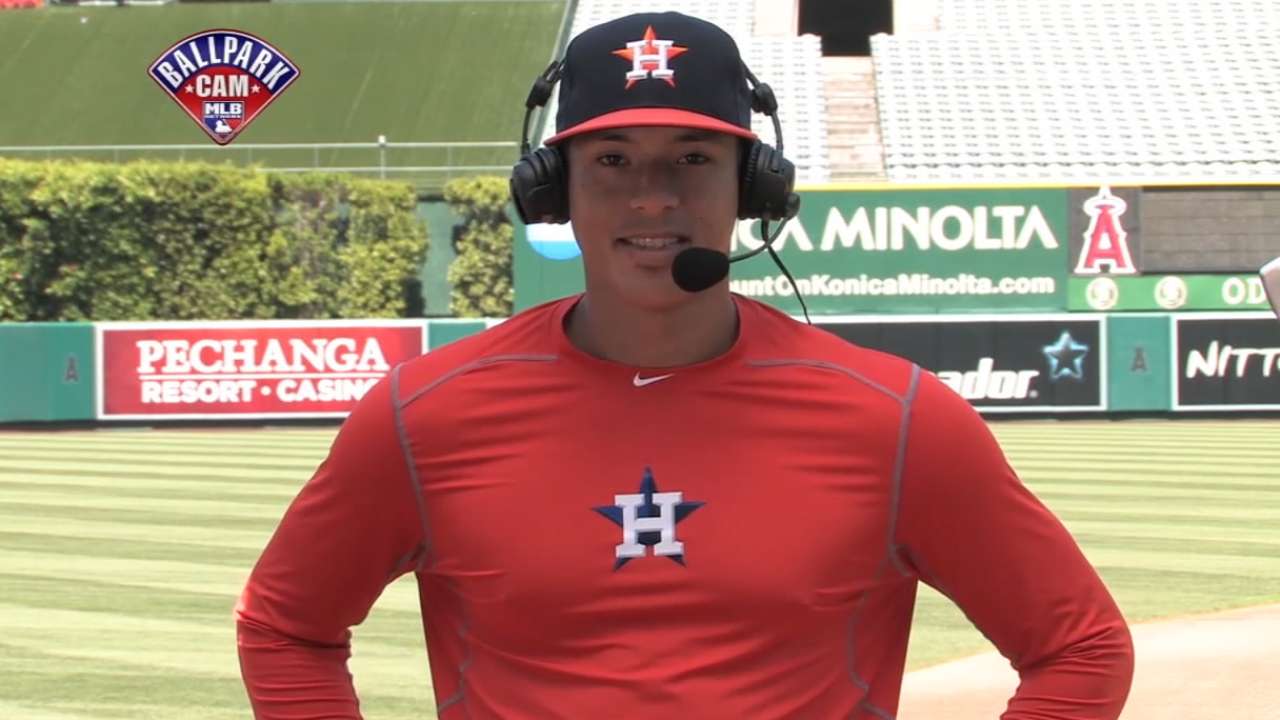 Correa thrilled to meet childhood hero Pujols