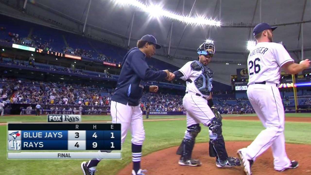 Archer tames Blue Jays, outduels Dickey