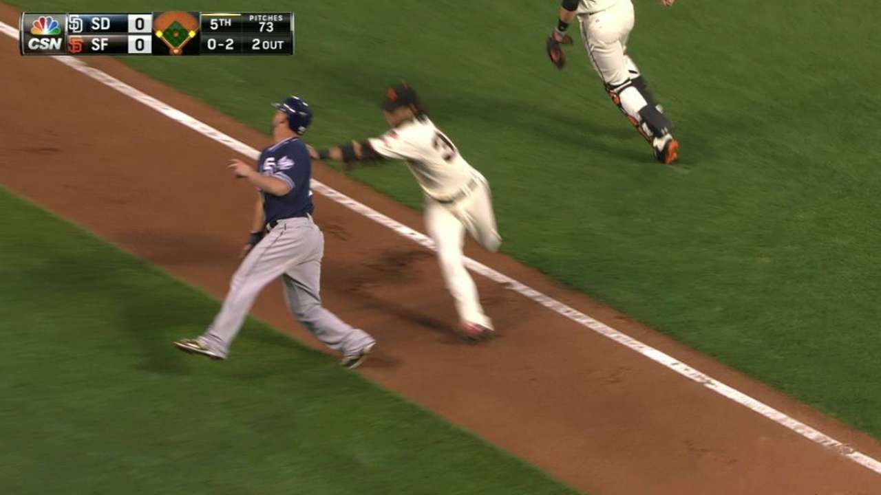 Giants catch Alonso in rundown