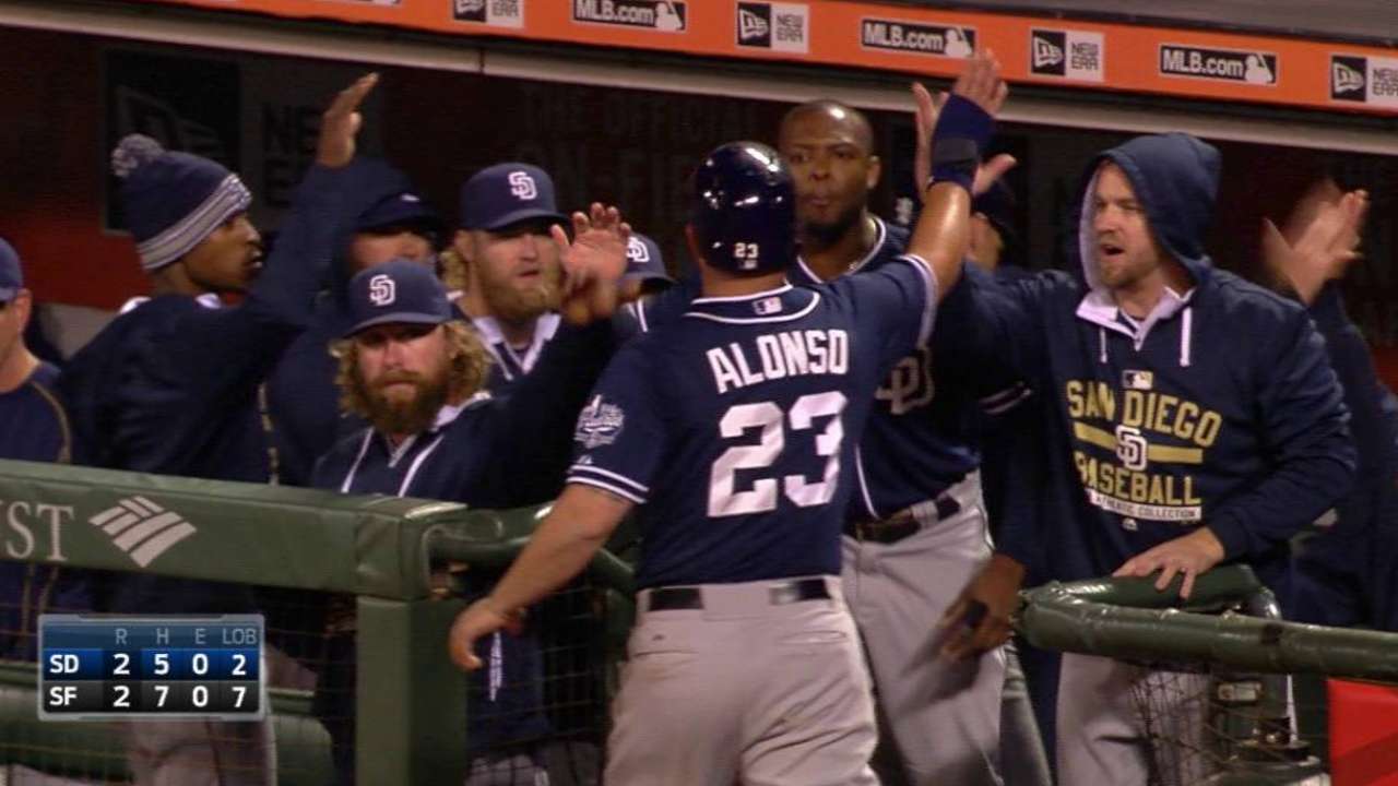 Padres grind out key hits against Giants