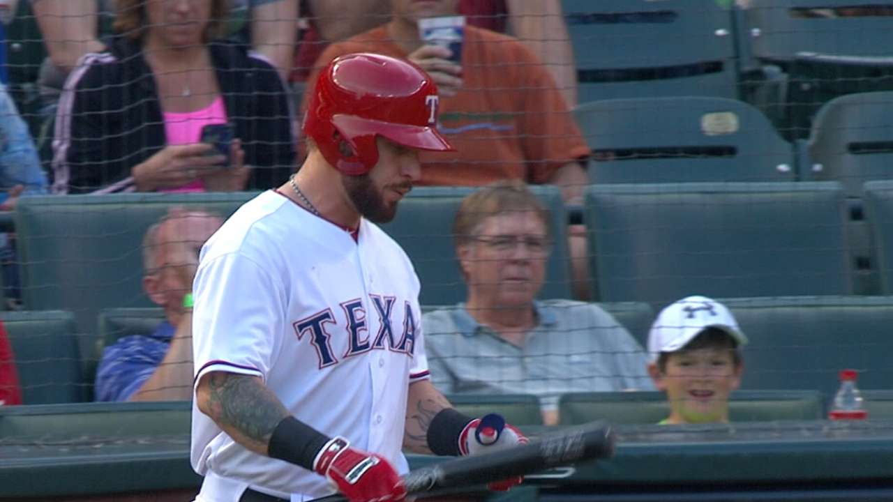 Harrison throws bullpen session Friday