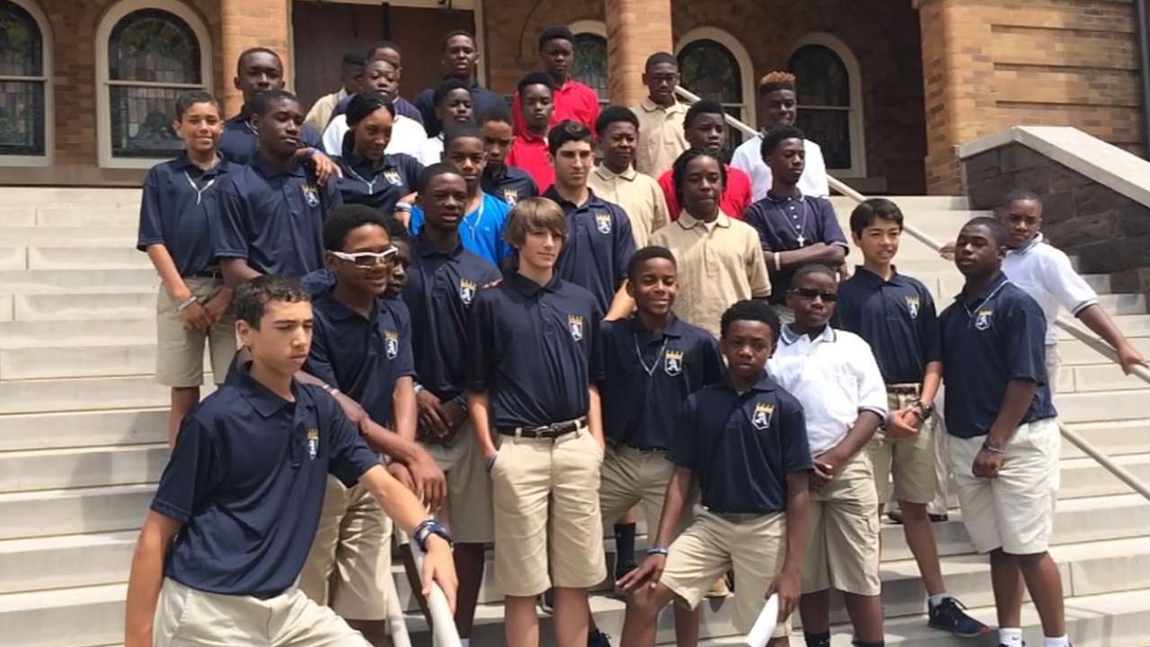 Monarchs tour Birmingham